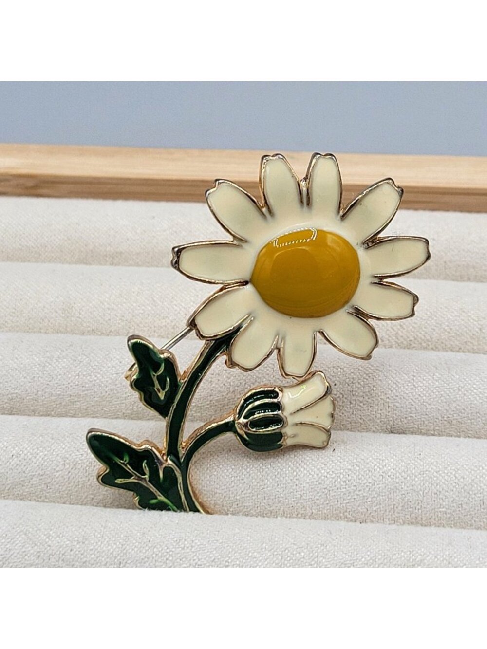 Vintage Enamel Daisy Brooch White Petals Yellow Center Green Stem Leaves
